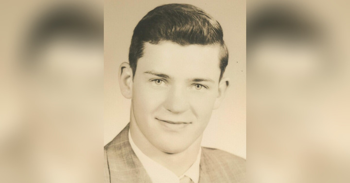 Obituary for Robert E. Seifert | Hoffmann-Gottfried-Mack Funeral