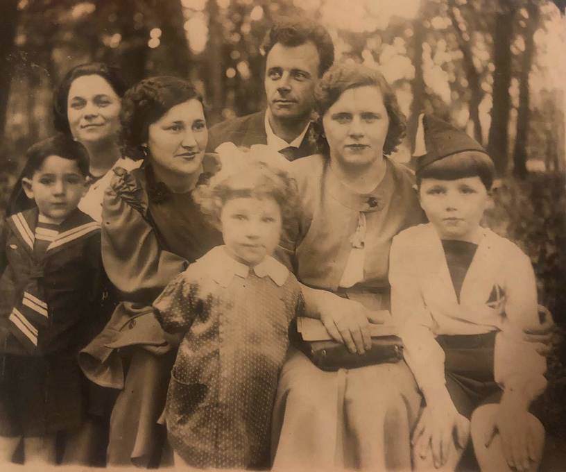 Маленкая Бабышка Рита своеи семиои до воины