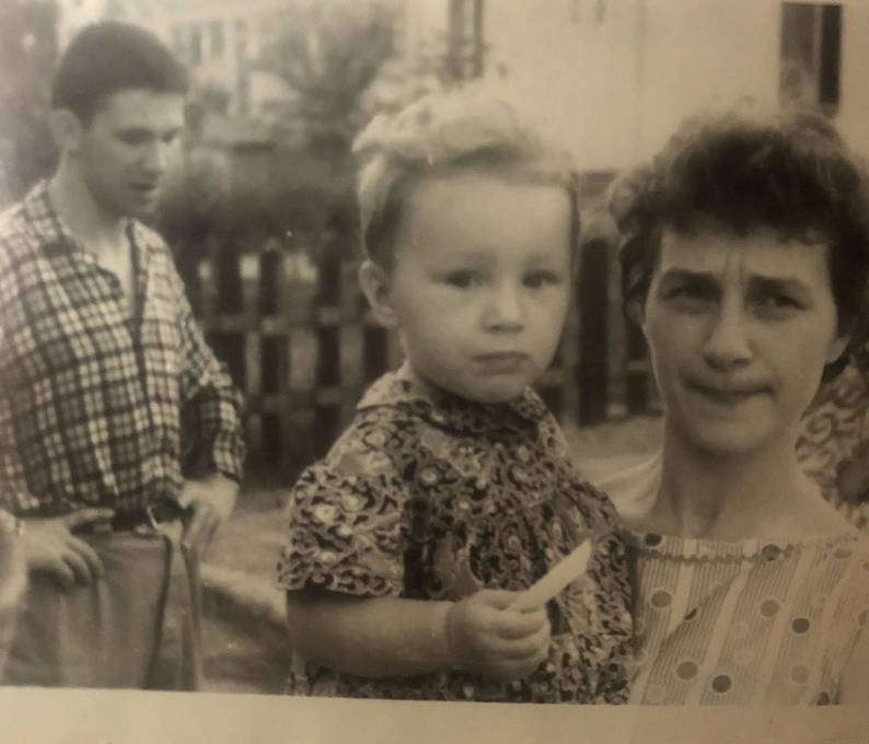 Бабышка Рита с маленкои Яхон и Дедушкон Левои