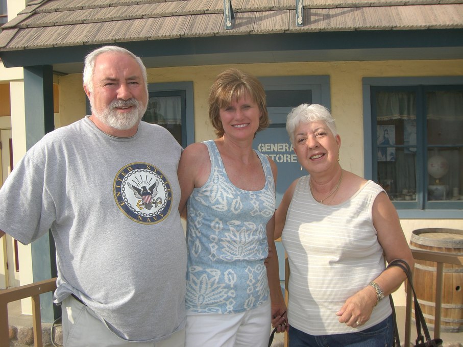 Dalia with her brother and sister-in-law 
