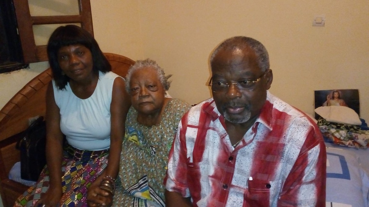 Linda and Sons visiting Auntie