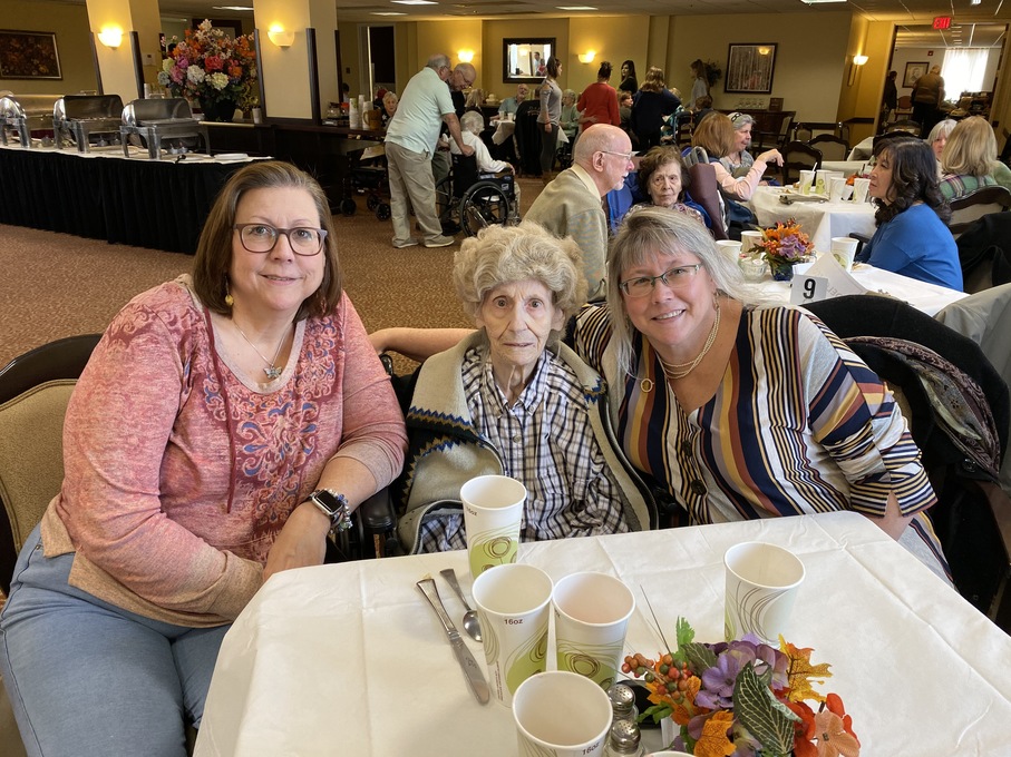 Thanksgiving 2019 with her daughters