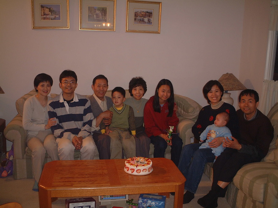 全家福庆祝母亲70岁生日