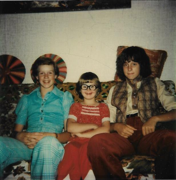Dani Sue and her 2 big sisters
