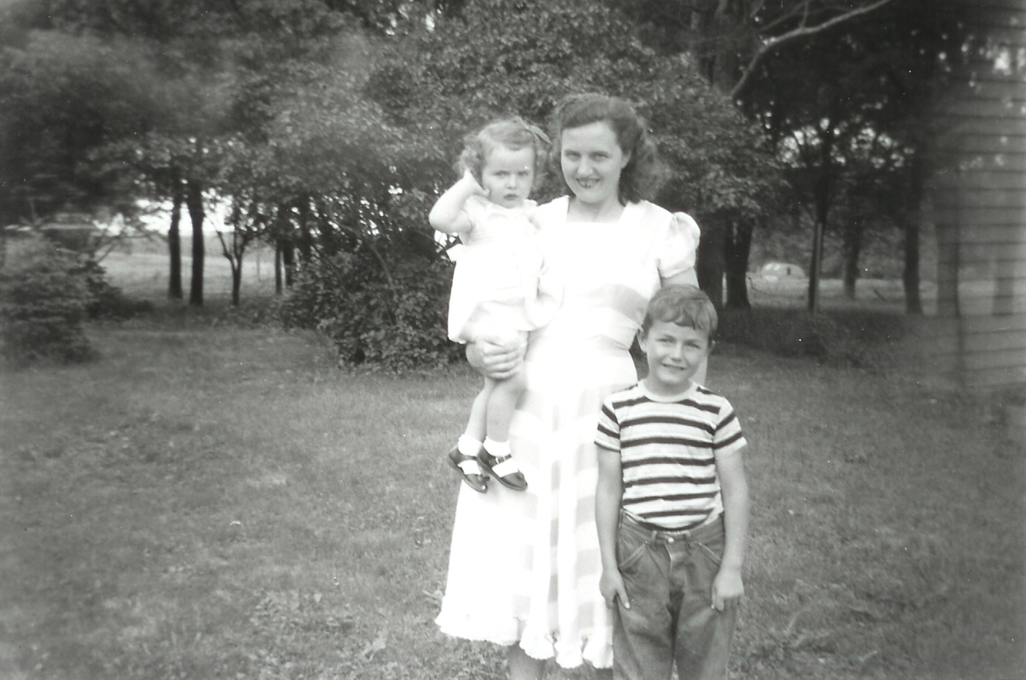 Rich with sister Karen and mother Veva