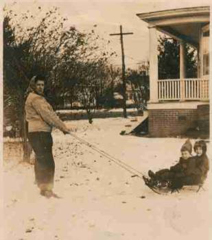 Marjorie Lena Hundley Wootten with Charlotte and Carol
