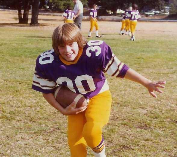 Dieter poses for the fans