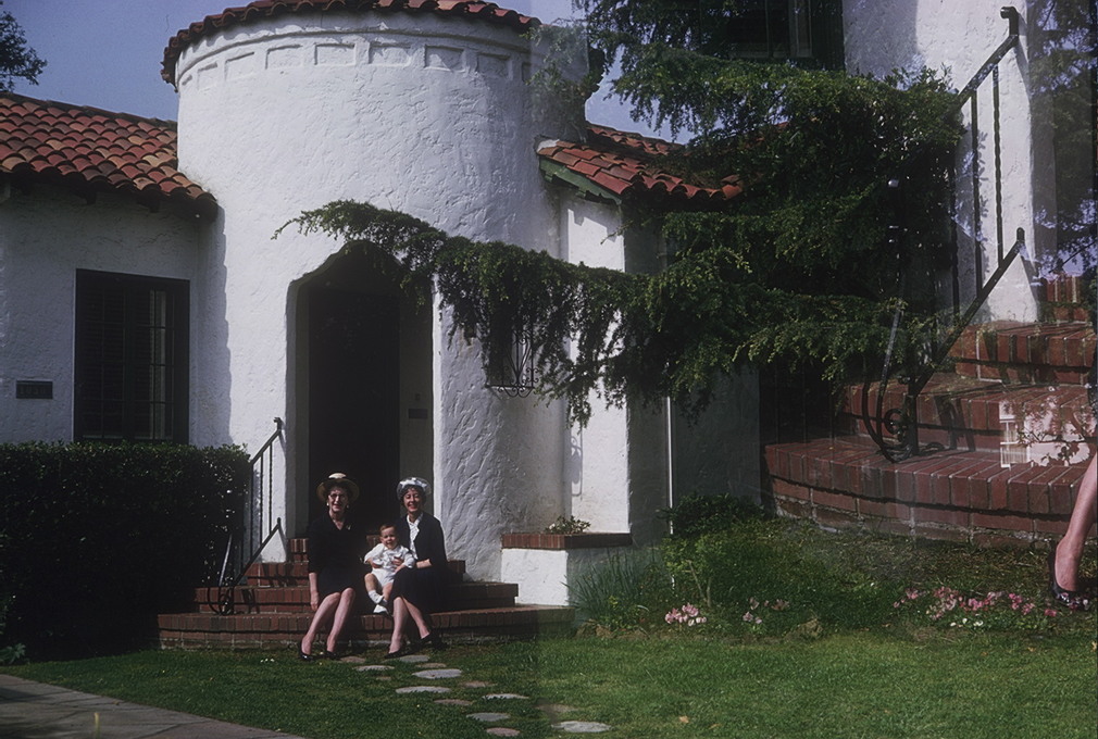 mom and her mom with little whitney or brad, not sure. 