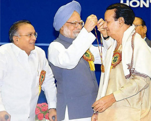 Prime Minister felicitates Seshendra : 2005