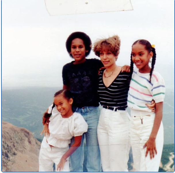 Bill, his mother Joan, sisters Mara and Kara